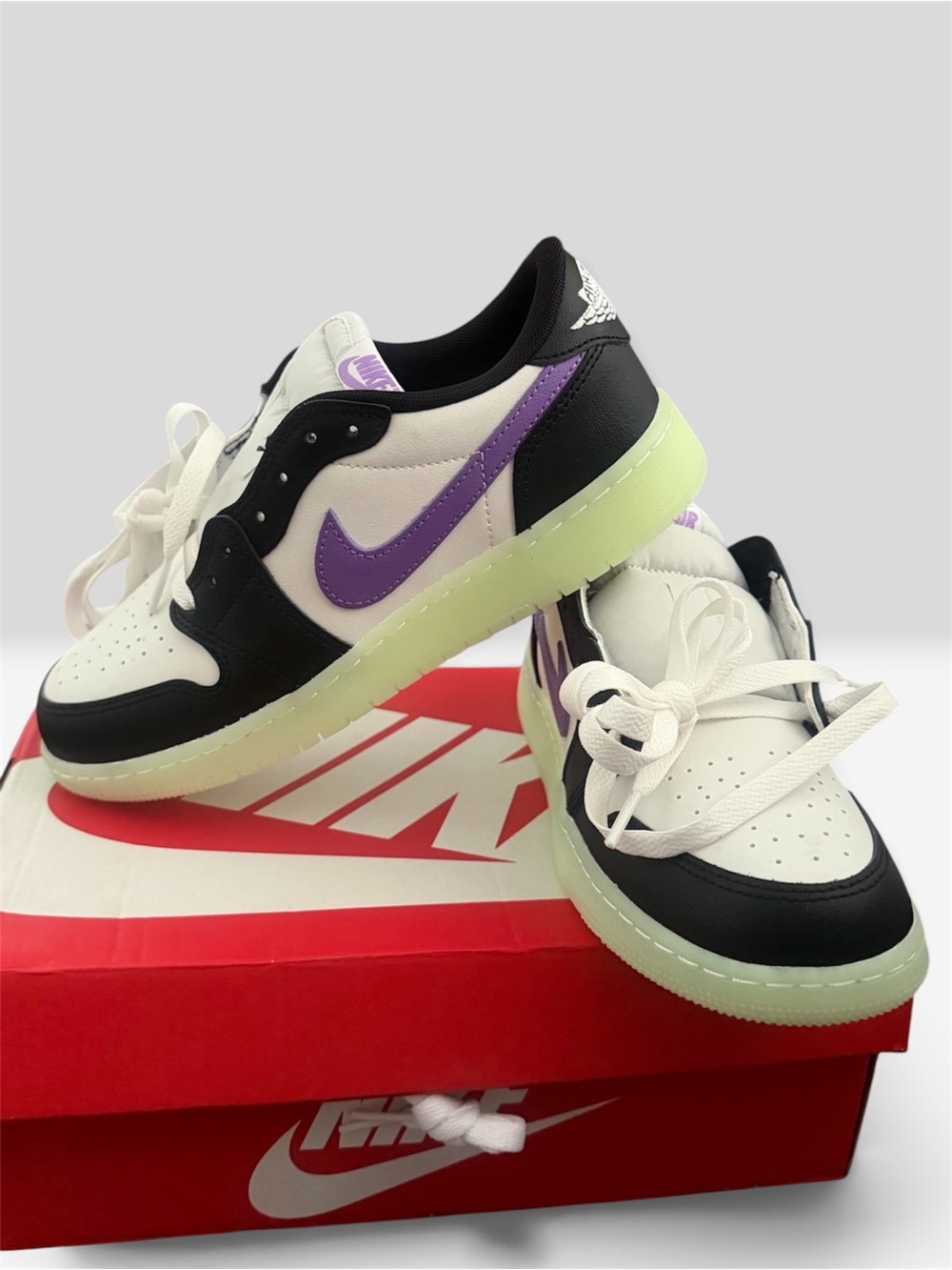 Nike Kids Low-Top Sneakers in White, Black & Purple with Glow Sole